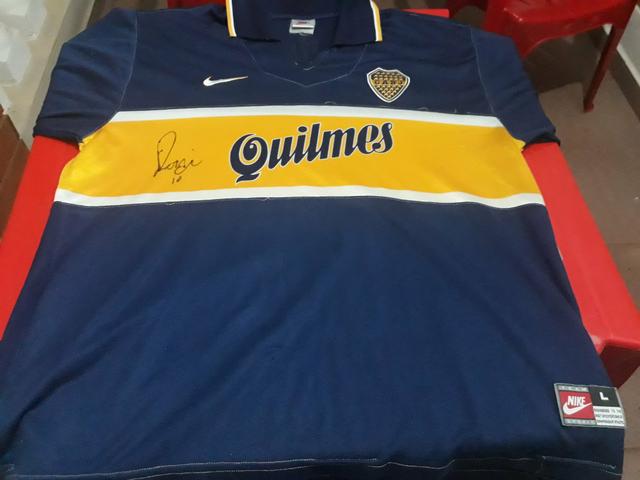 Camisa do Boca Juniors autografada pelo Riquelme