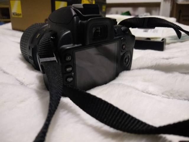 Câmera profissional Nikon D3100