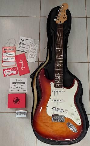 Guitarra Fender Standard Plus Top - Impecável