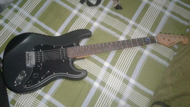Guitarra Stratocaster HH Giannini