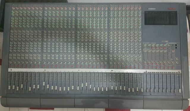 Mesa de Som Tascam 32 Canais M-2600