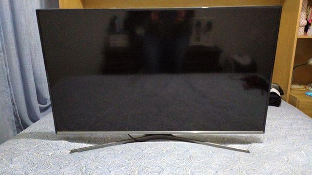 Smart TV Samsung 42" Full HD, com pequeno defeito (barato