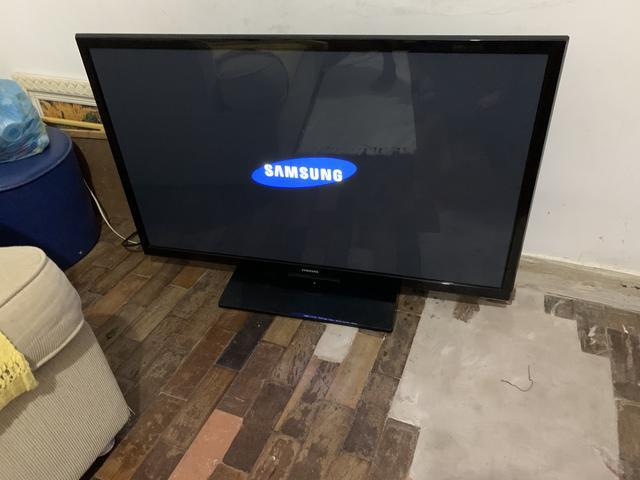 TV - Samsung Plasma LED FULL HD 43 L-1,00 x A - 0,60