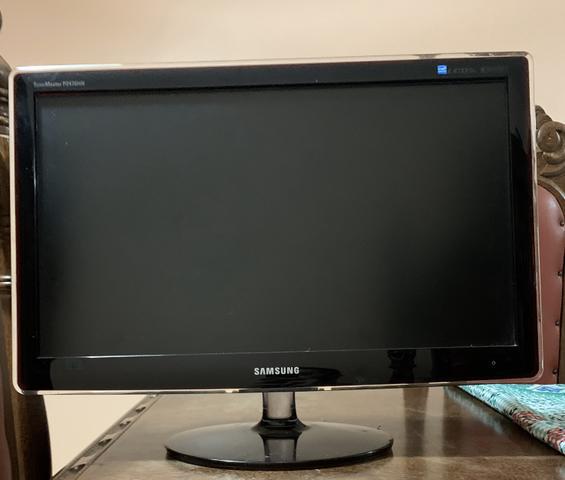Vendo TV Monitor de 24" LCD Samsung ECOFIT P2470HN Full HD