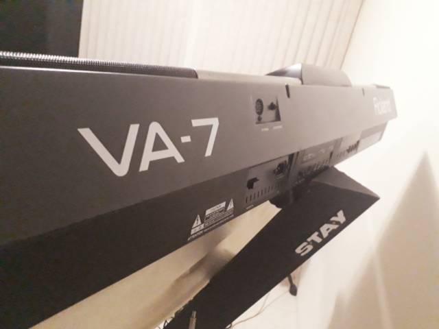 Vendo teclado Roland VA7 para retirar peças ou concertar