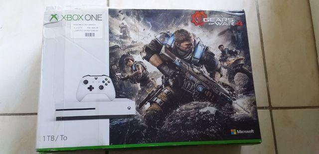 Xbox ONE S, 1 tb, cor branca, conservado. na caixa
