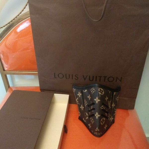 máscara Louis Vuitton