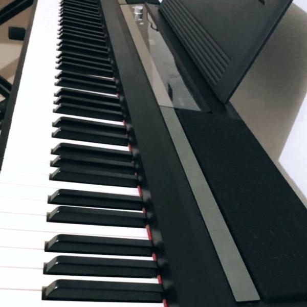 piano korg sp-170s + suporte + capa + fonte + pedal
