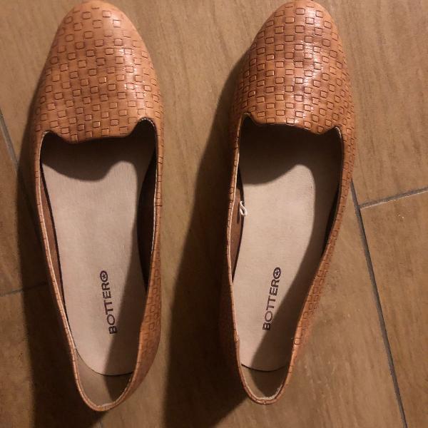 sapato loafer couro bege