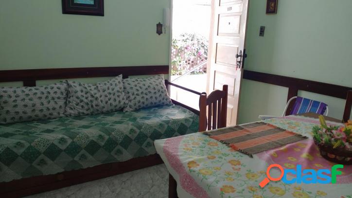 APARTAMENTO QUARTO E SALA À 300 METROS DA PRAIA DO FORTE.