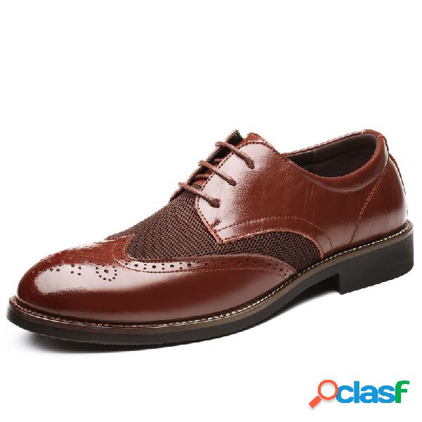 Couro Oxfords de emenda do couro esculpido grande dos homens