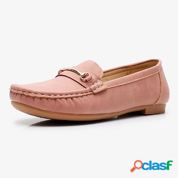 Mocassim casual de couro com detalhe de metal para mulheres