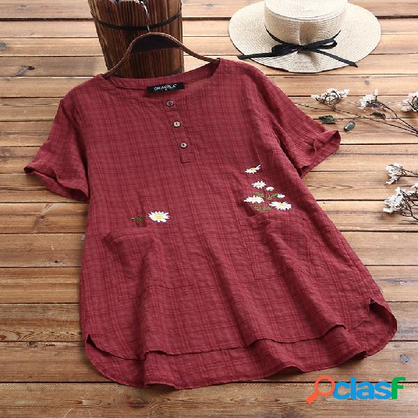 T-shirt de manga curta xadrez floral bordado com bolso