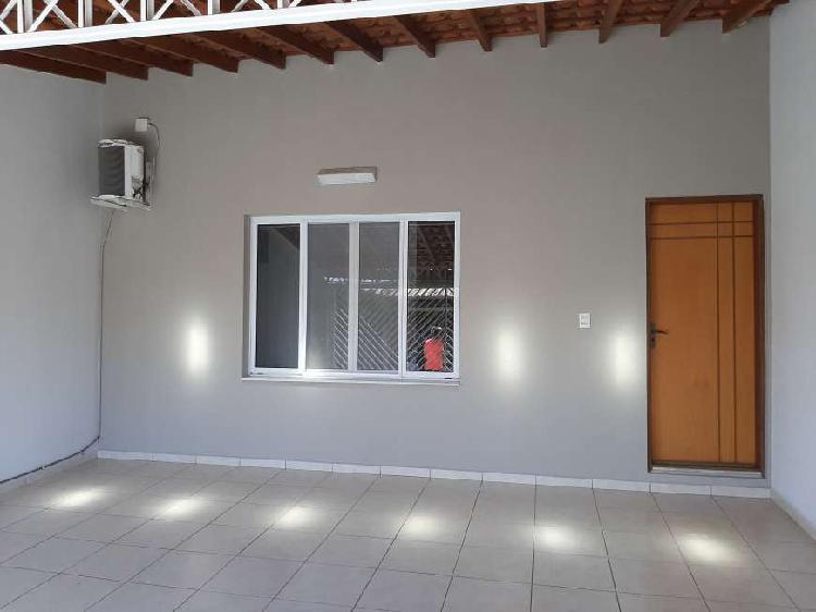 CASA COM 03 DORMITÓRIOS A VENDA, 147M²