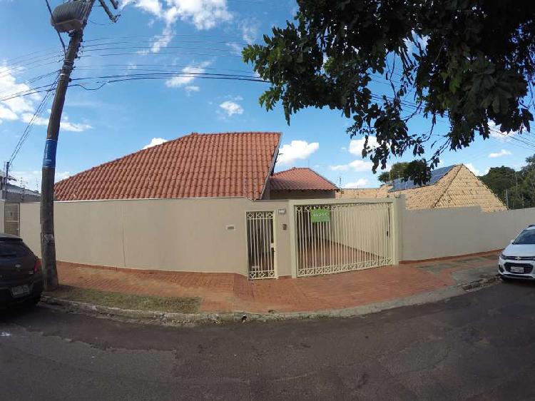 Casa para aluguel com 230 metros quadrados com 2 quartos em