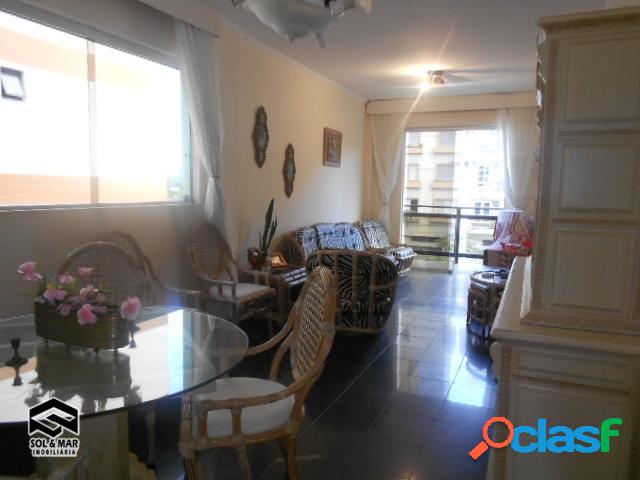 APARTAMENTO COM SACADA, LADO PRAIA