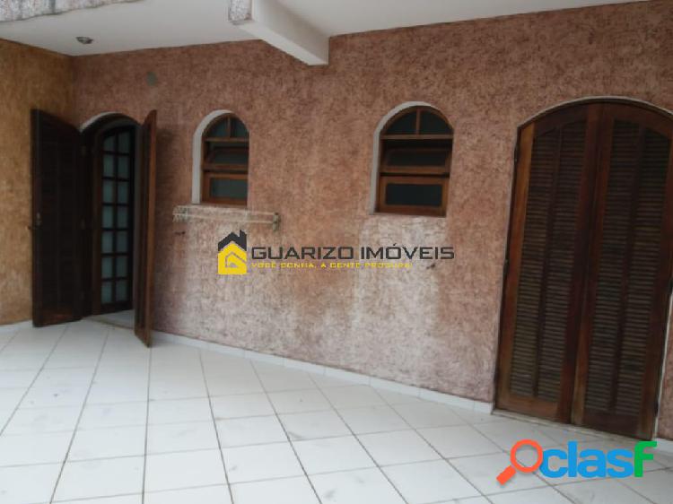 Casa Assobradada à Locação 2 Quartos e 1 Vaga -