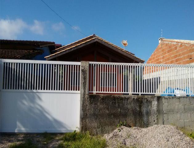 Linda casa com ar condicionado 2 dormitórios Ubatuba Praia