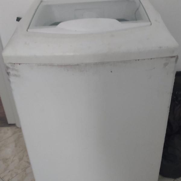 Máquina de lavar consul 8 kg usada.