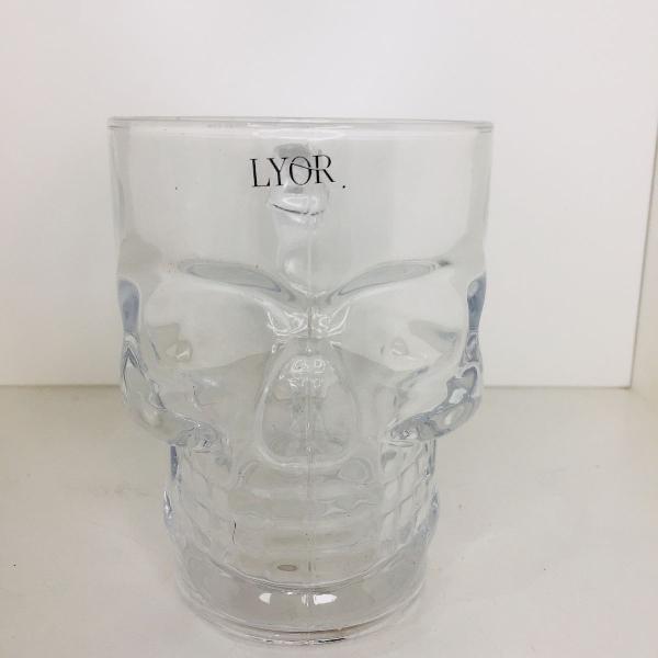 caneca de vidro caveira