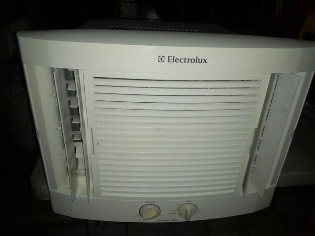 Ar-condicionado 7500 Ebts gelando muito bem!! 260,00