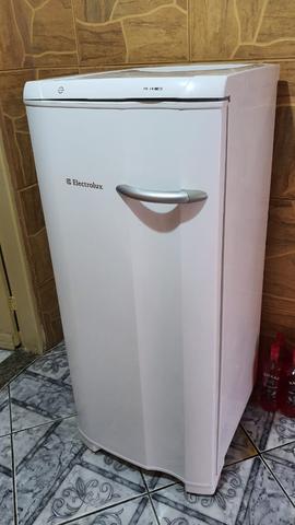 Freezer Vertical Electrolux FE18 145 Litros