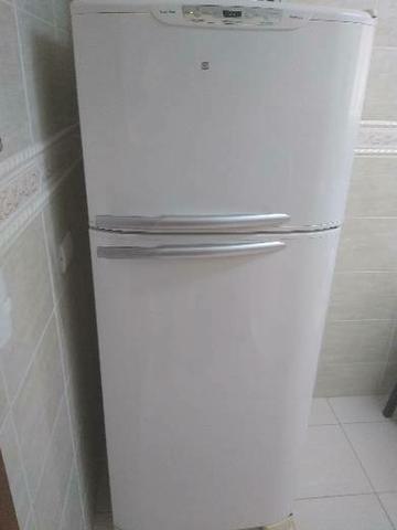 Geladeira Electrolux frost free DF41 382 litros