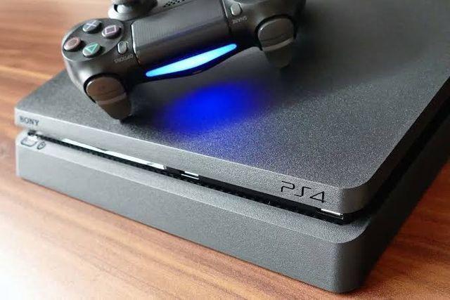 PlayStation 4 Slin