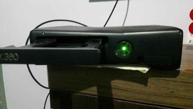 Vende-se Xbox 360 defeito luz vermelha