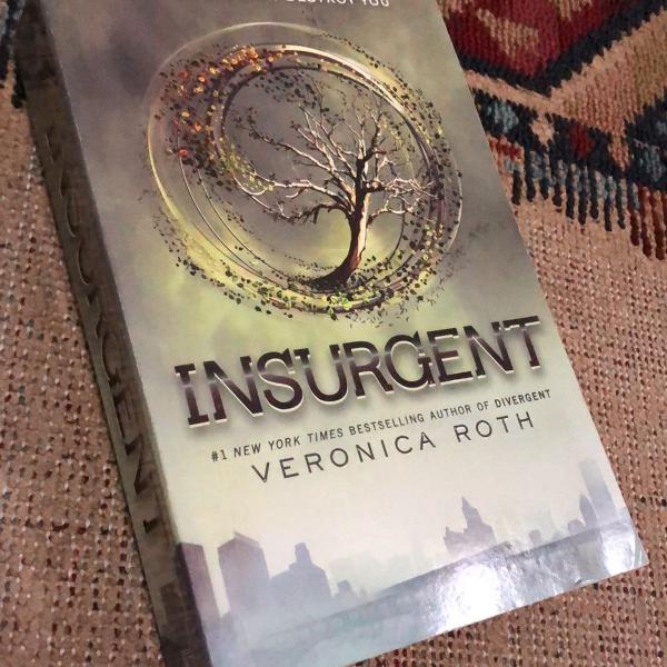 livro insurgente; veronica roth