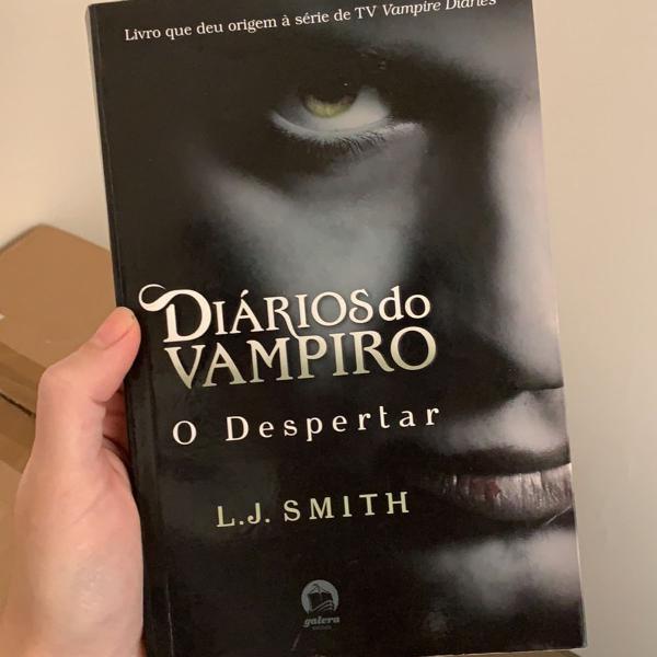 livro o despertar diários do vampiro