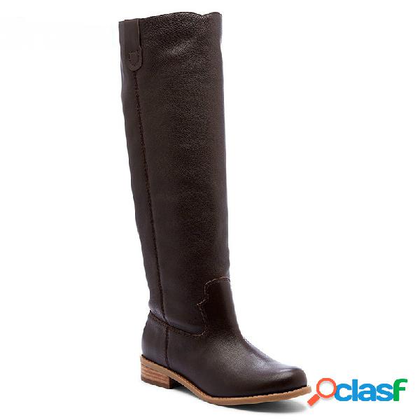 Botas de tamanho grande no joelho