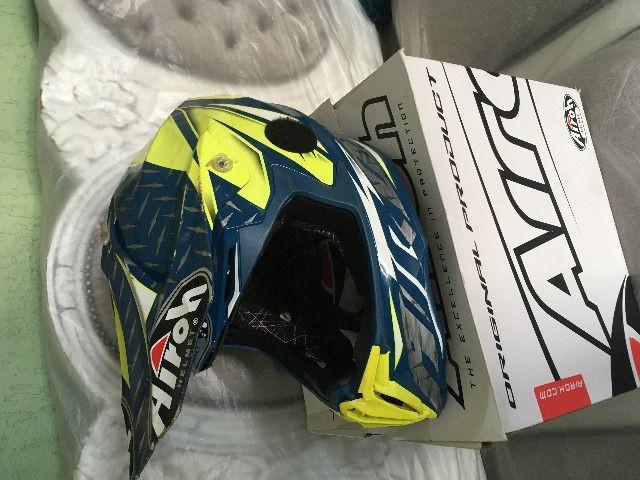 Capacete off road airoh seminovo