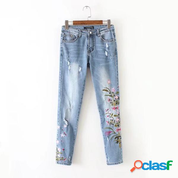 Cintura Alta Bordada Floral Jeans