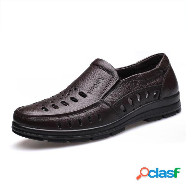 Homens Hole Brethable Soft deslizamento plano em sapatos de