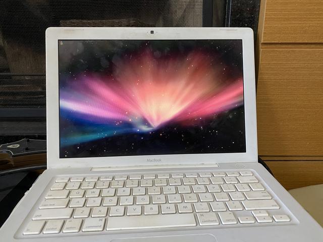MacBook White 2.1 GHz