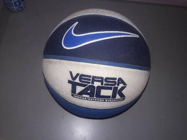 Nike Versa Tack Basket Ball