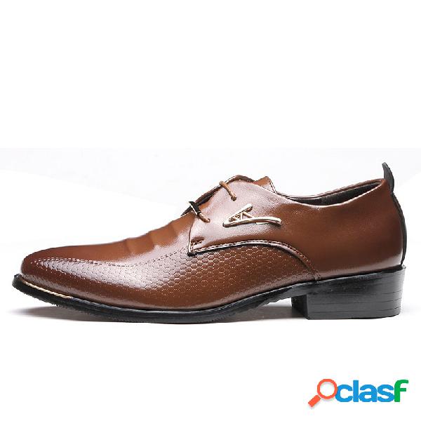 Sapatos Formais Bico Apontado Rebite Clássico