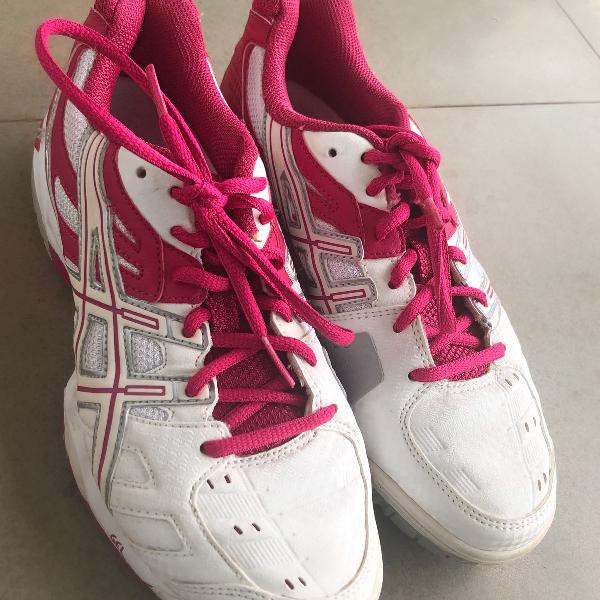 tênis de esporte asics