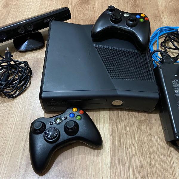 xbox 360 com kinect e dois controles