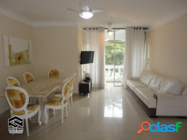 APARTAMENTO REFORMADO, SACADA DE FRENTE, 300M DO MAR