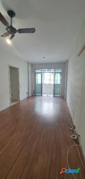 Apartamento 2 dormitórios prédio de frente a praia