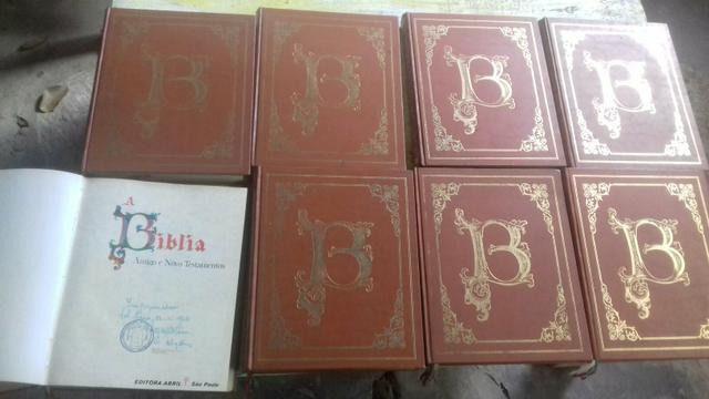 Box de Livros Coleção A Bíblia Antigo e Novo Testamento