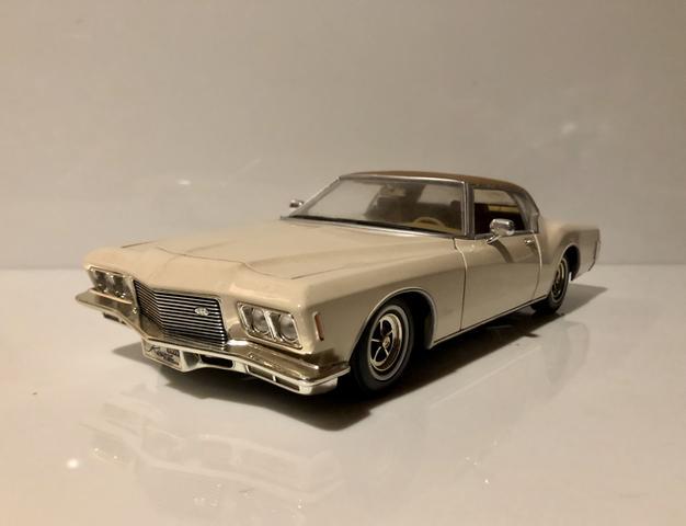 Buick Riviera 1971,1/18,Road Signature,miniatura