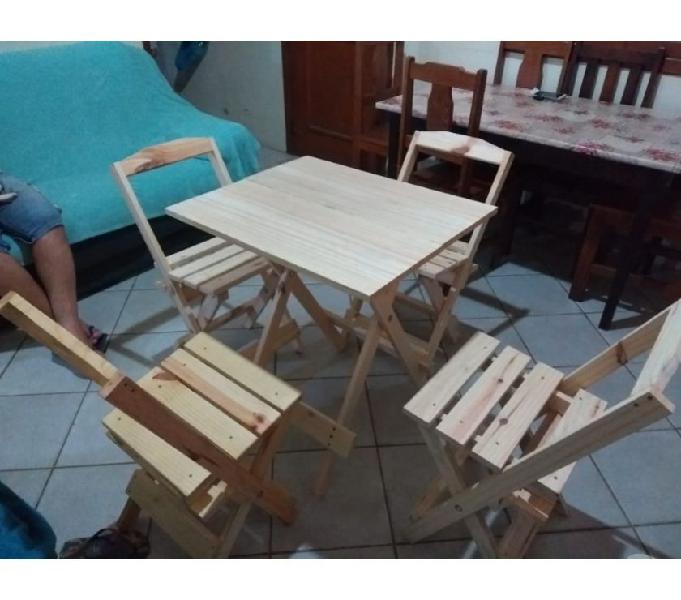 Conjunto de mesa e cadeiras dobráveis