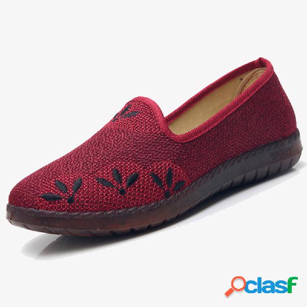 Deslizamento bordado de pano nos únicos sapatos