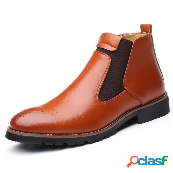 Deslizamento elástico dos homens à moda de Brogue em botas