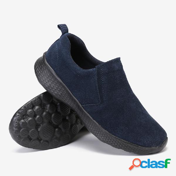Deslizamento leve de camurça em caminhar sapatos baixos