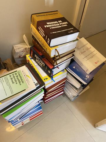 Livros de Direito, todos por R$ 500,00