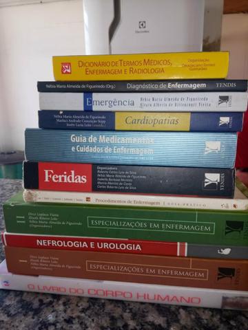 Vendo livros de enfermagem